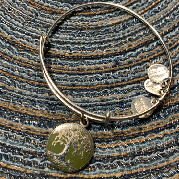 Tree of Life Friendship Bracelet - Picture 5 of 5